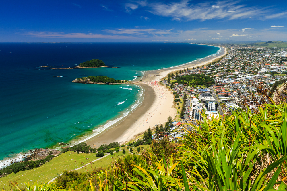 Beach,With,Blue,Sky,Landscape,,Tauranga,City,,North,Island,,New